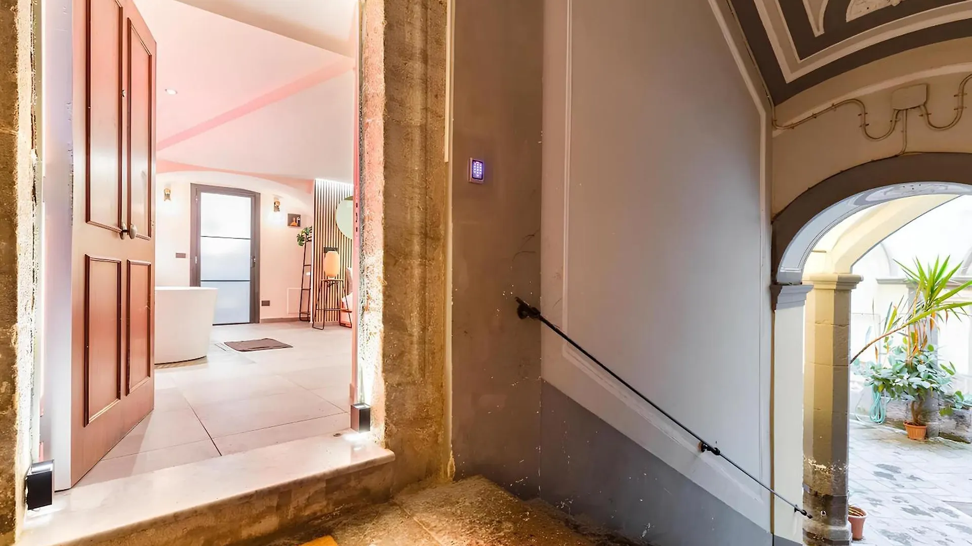 Appartamento Jacuzzi - Centro Storico La Goccia Di S.Gennaro Napoli