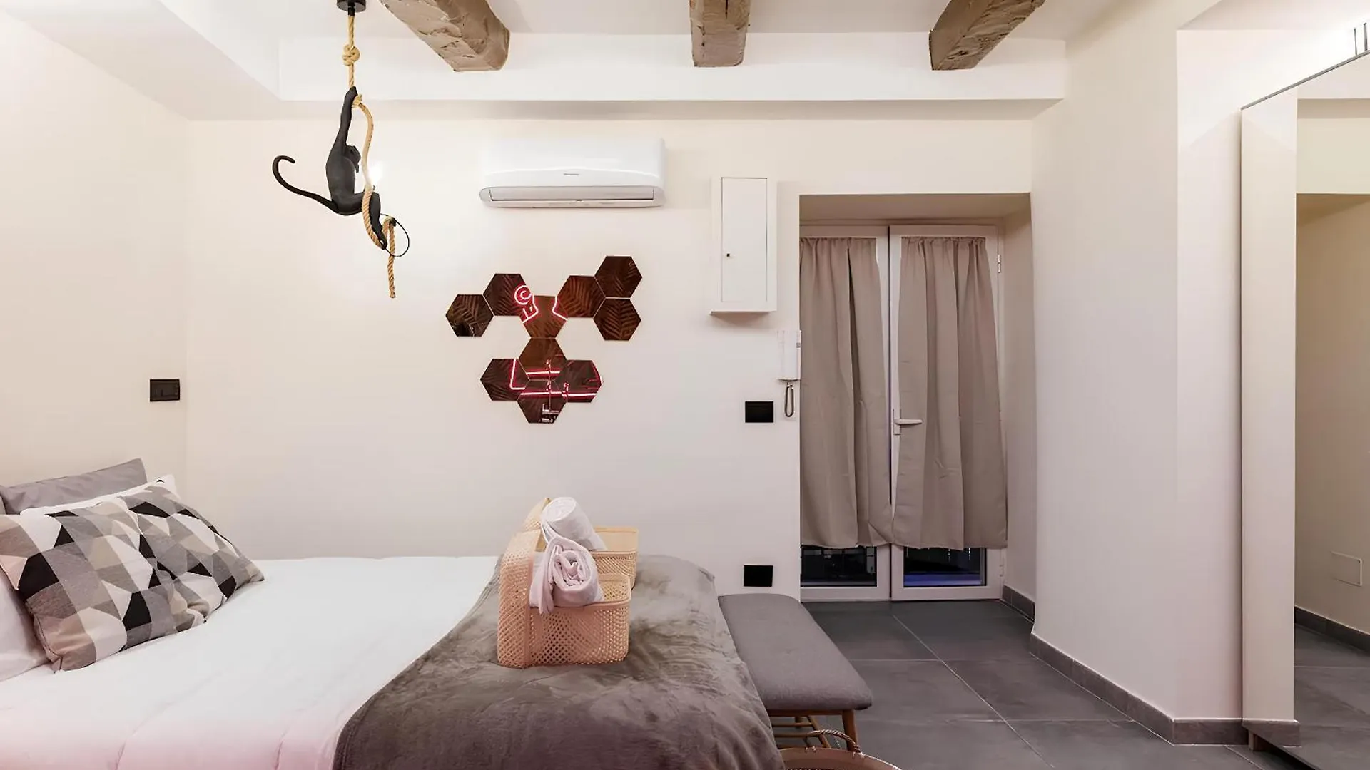 Appartamento Jacuzzi - Centro Storico La Goccia Di S.Gennaro Napoli 0*,  Italia